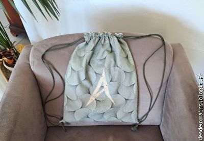 5 / Comme un A dans un fauteuil . . .