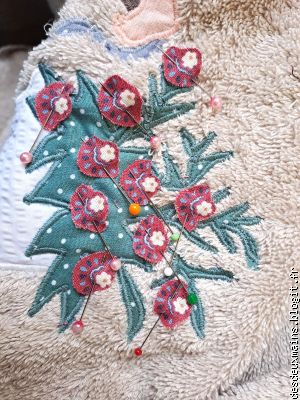 4 / Fleurs épinglées .......